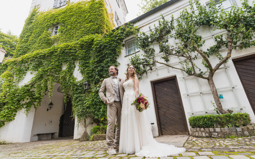 Nicole & Thomas 22.06.2024 / 60 Gäste / Burgunderrot Ritterschloss